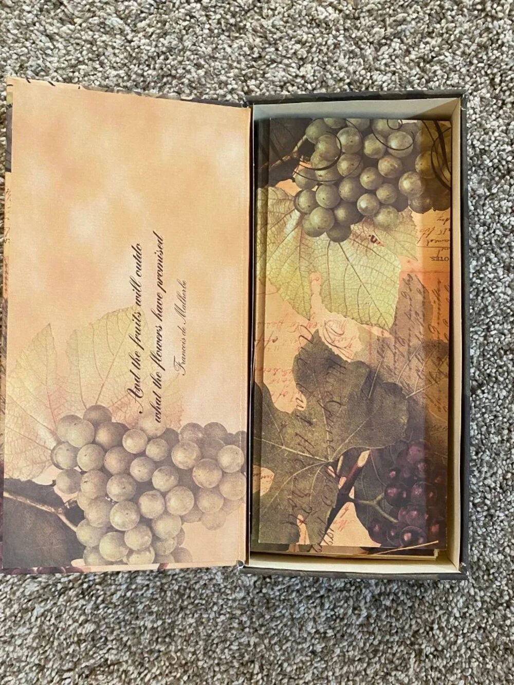 VTG Vineyard reusable box w/ 10 Greeting Cards by Mudlark Papers Inc Made in USA